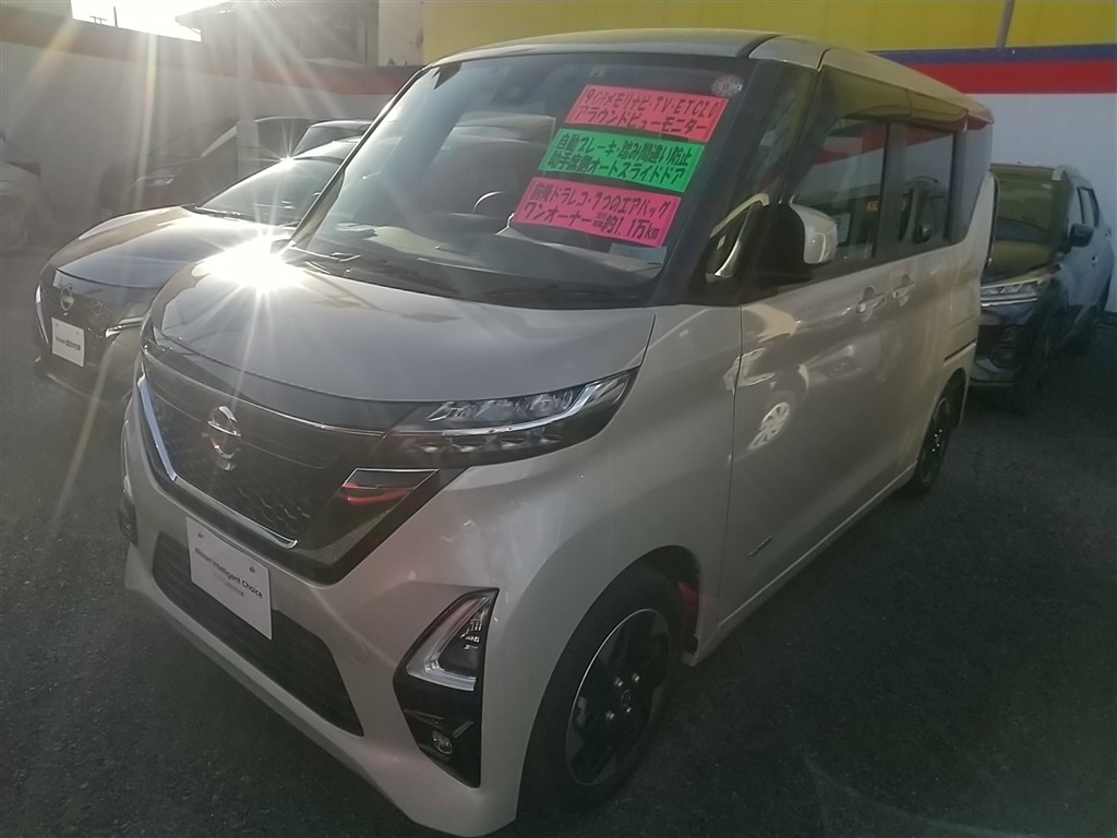 NISSAN ROOX