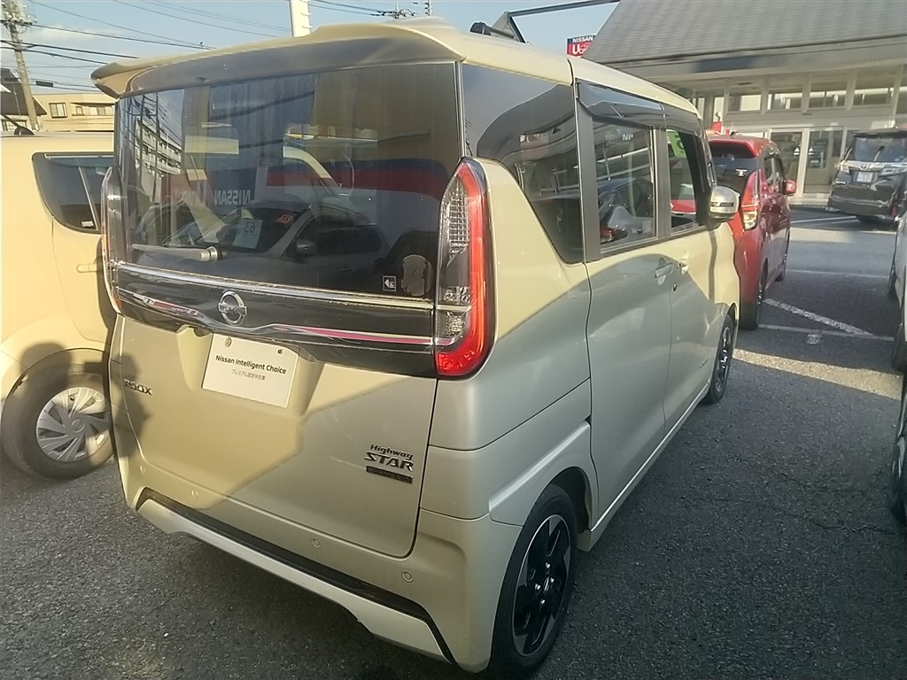NISSAN ROOX