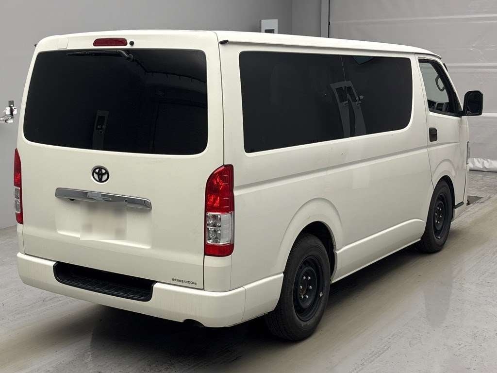 TOYOTA REGIUS ACE