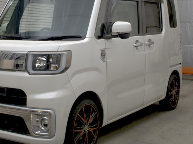 DAIHATSU WAKE
