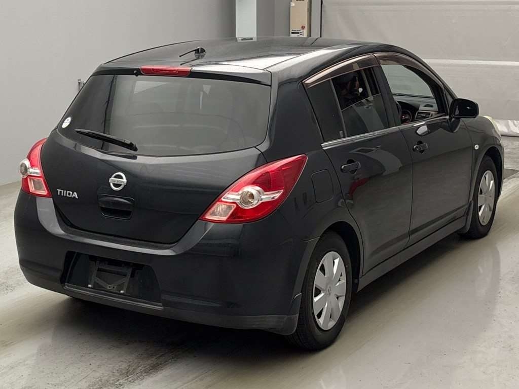 NISSAN TIIDA