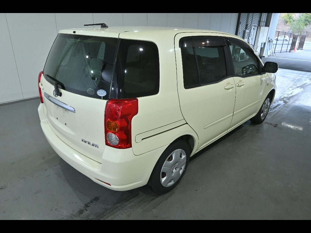 TOYOTA RAUM