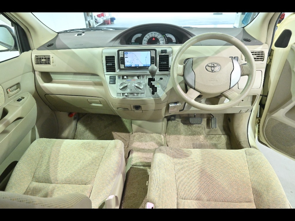TOYOTA RAUM