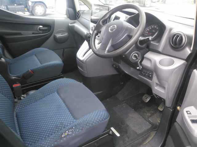 NISSAN NV200