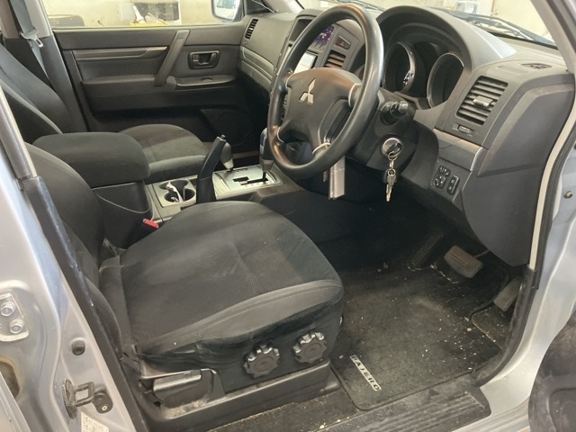 MITSUBISHI PAJERO