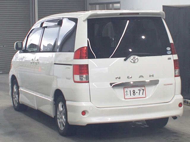 TOYOTA NOAH