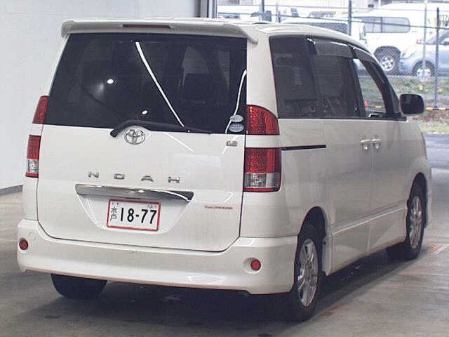 TOYOTA NOAH