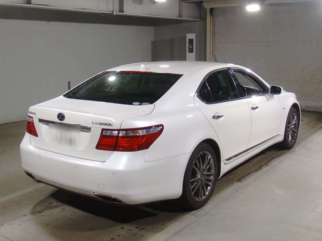 LEXUS LS600H