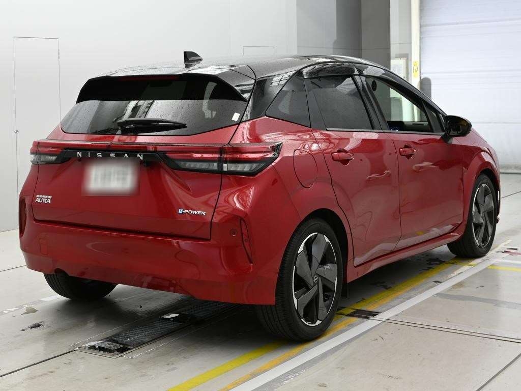 NISSAN AURA