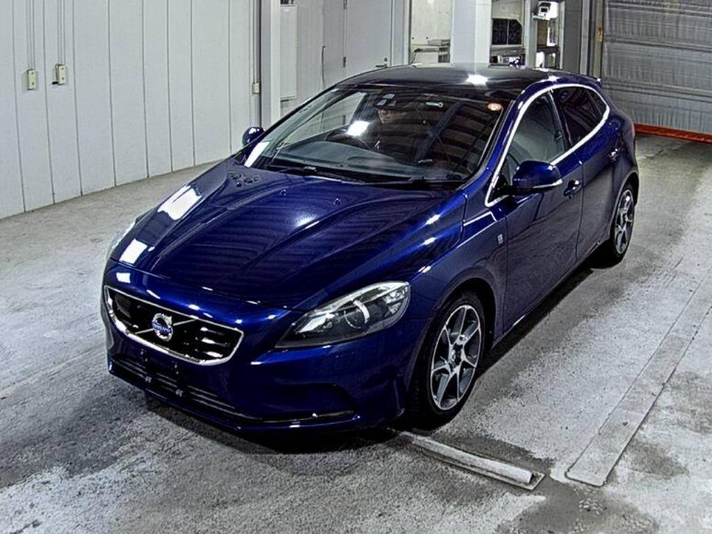 VOLVO V40