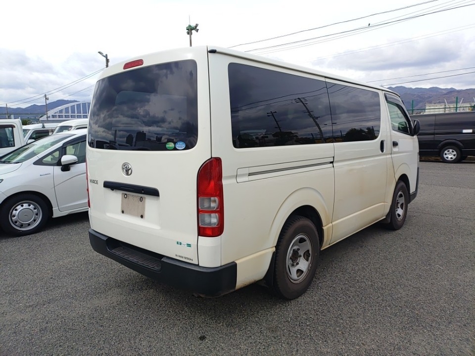 TOYOTA REGIUS ACE
