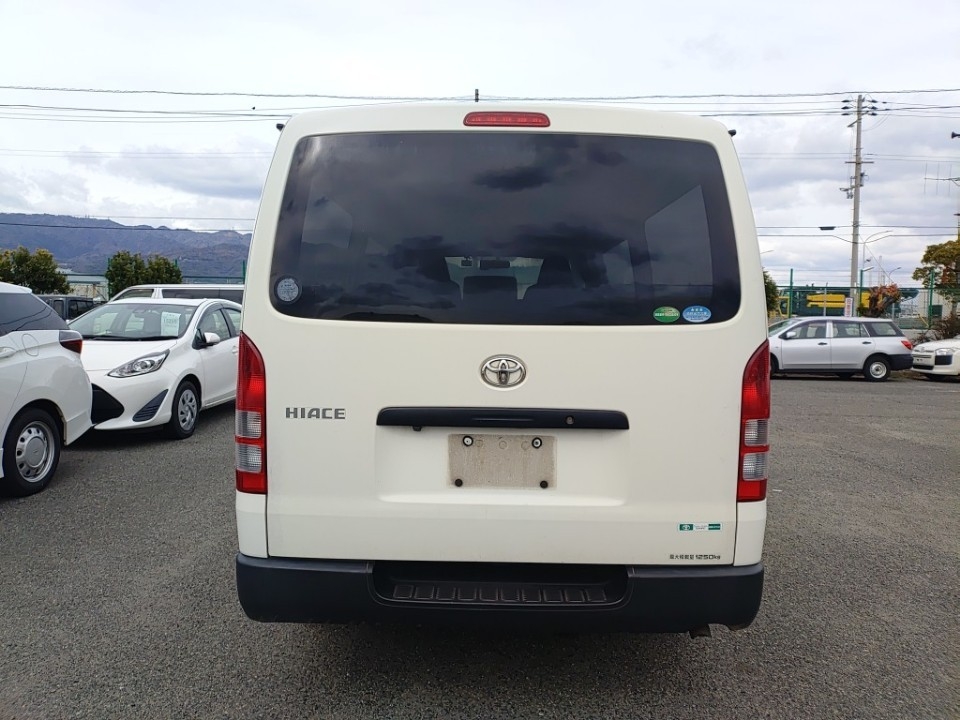 TOYOTA REGIUS ACE