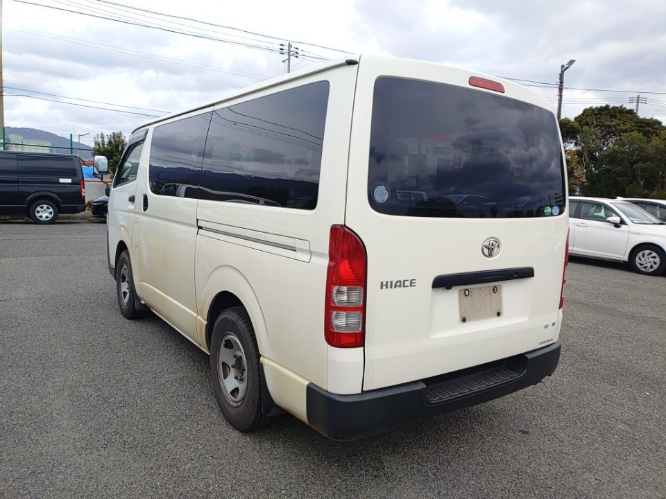 TOYOTA REGIUS ACE