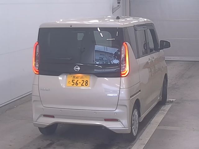 NISSAN ROOX