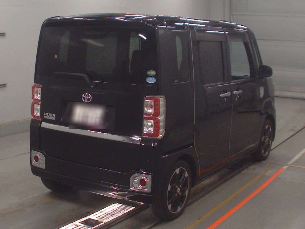 TOYOTA PIXIS MEGA