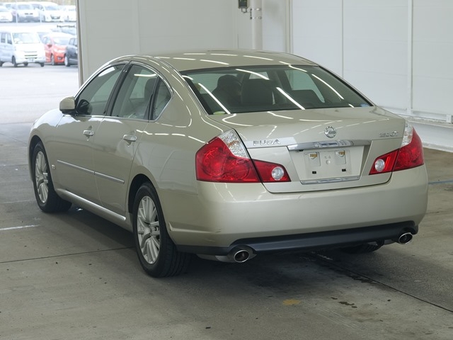 NISSAN FUGA