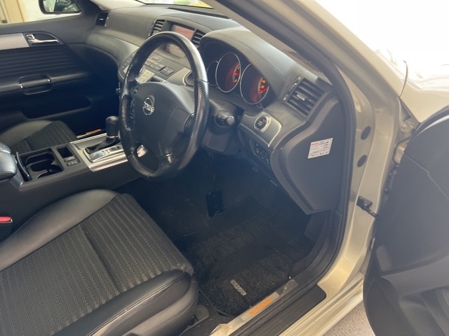 NISSAN FUGA