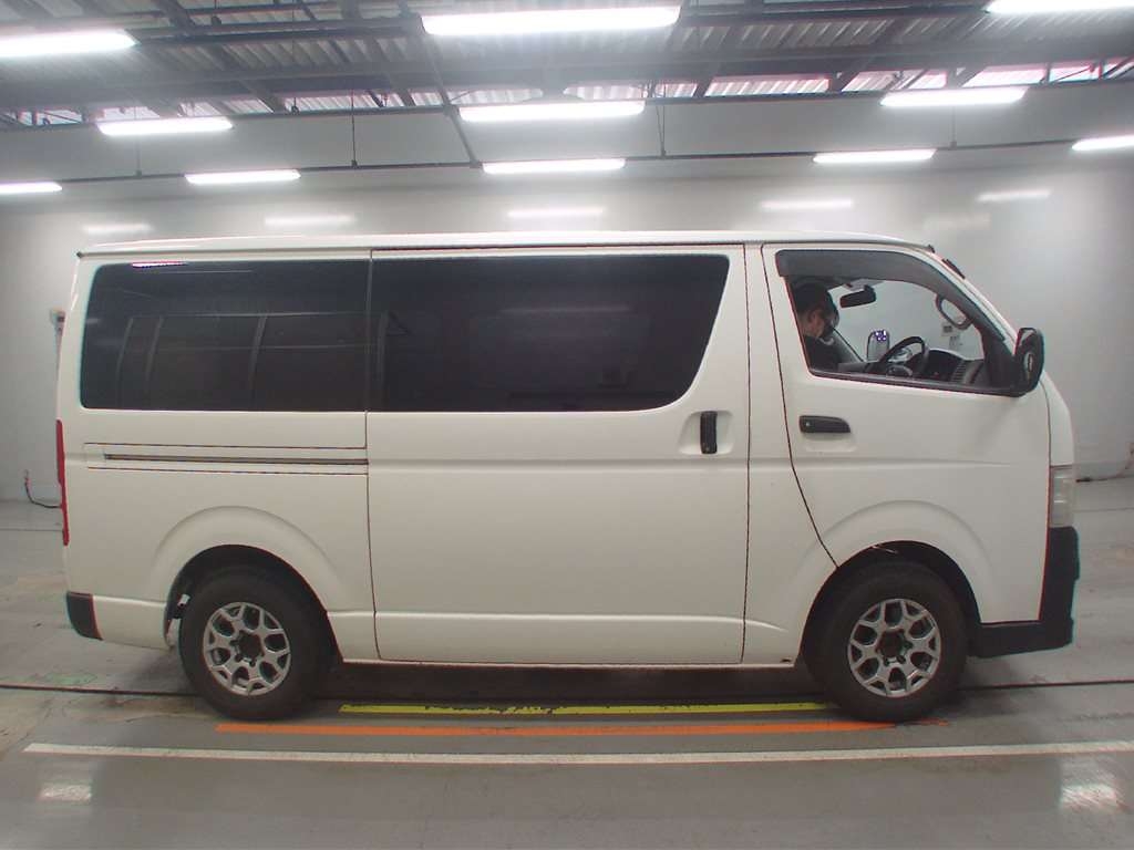 TOYOTA REGIUS ACE