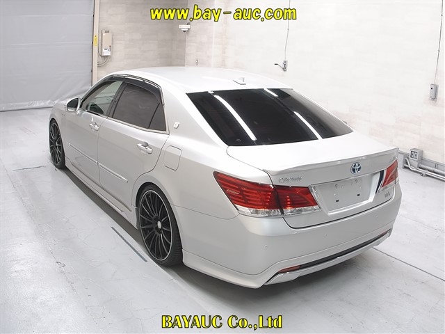TOYOTA CROWN MAJESTA