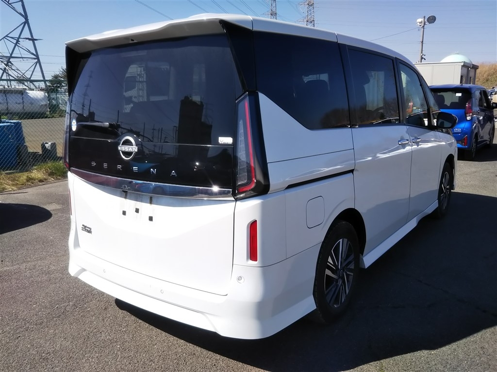 NISSAN SERENA