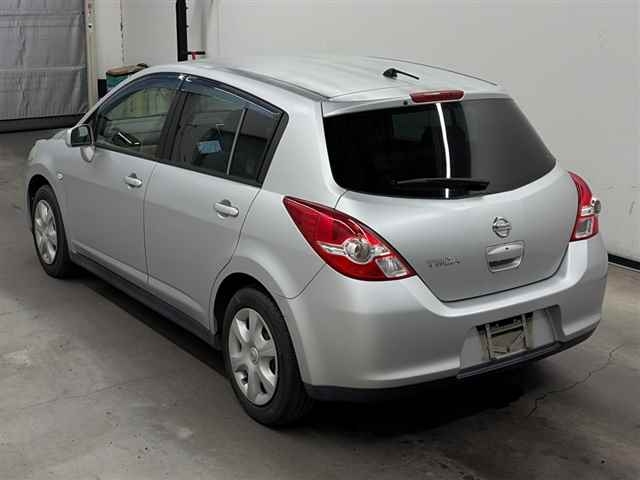 NISSAN TIIDA