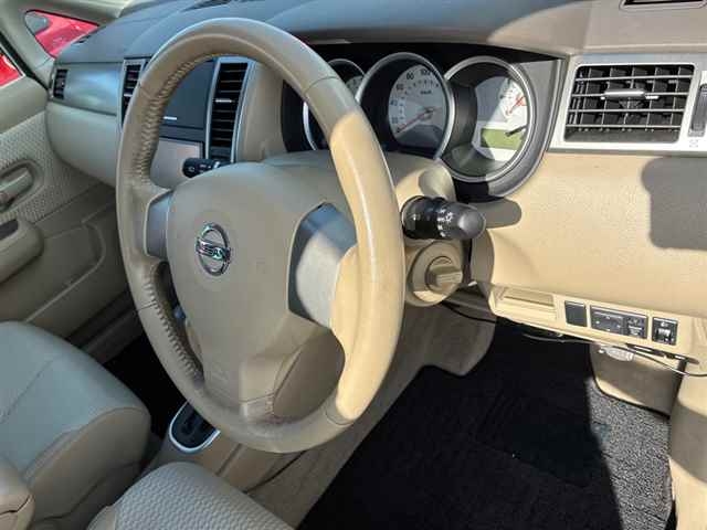 NISSAN TIIDA