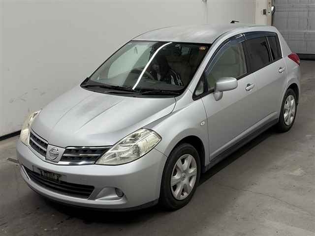 NISSAN TIIDA