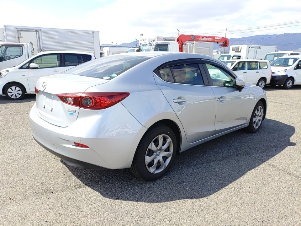 MAZDA AXELA