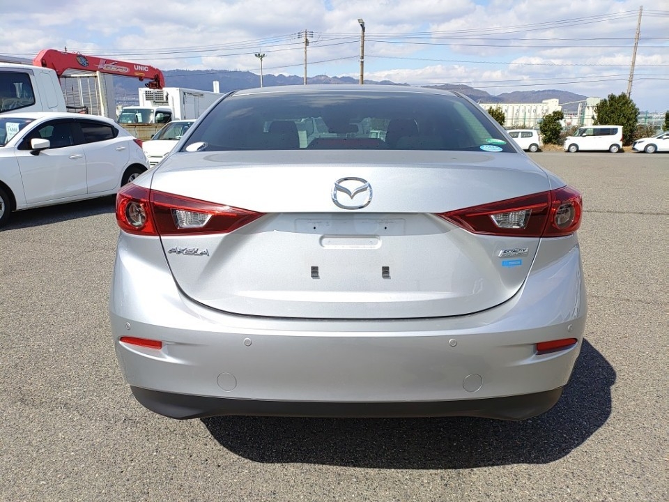 MAZDA AXELA