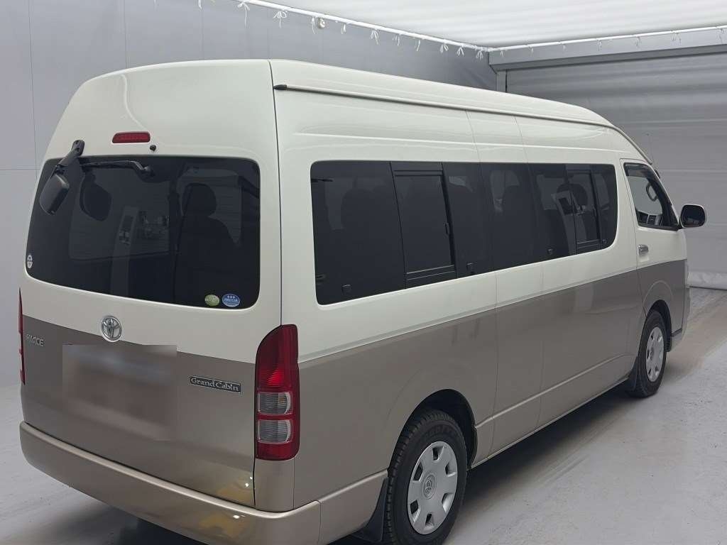 TOYOTA HIACE