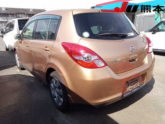 NISSAN TIIDA