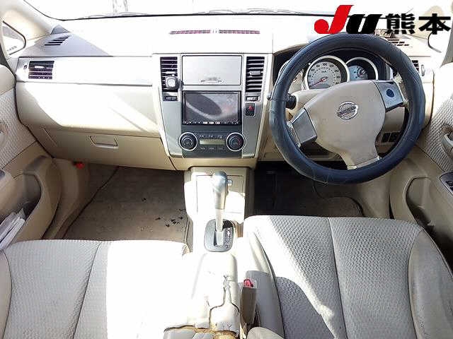 NISSAN TIIDA