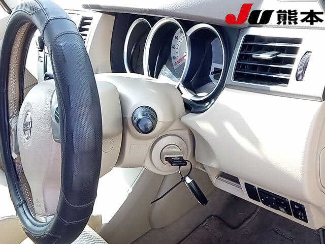 NISSAN TIIDA