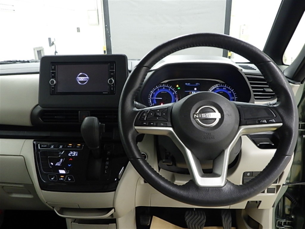 NISSAN ROOX