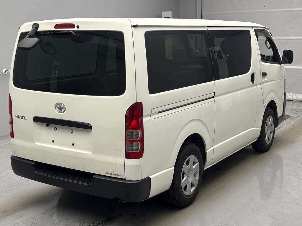 TOYOTA REGIUS ACE
