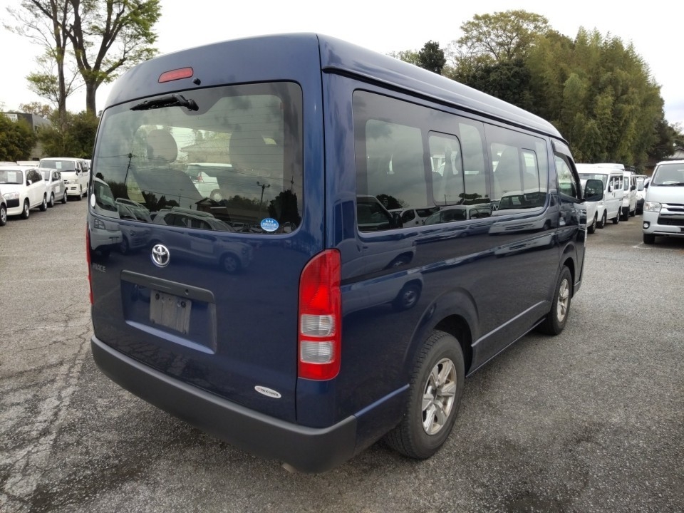 TOYOTA HIACE