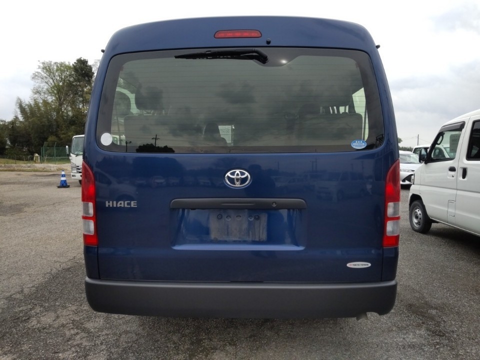 TOYOTA HIACE
