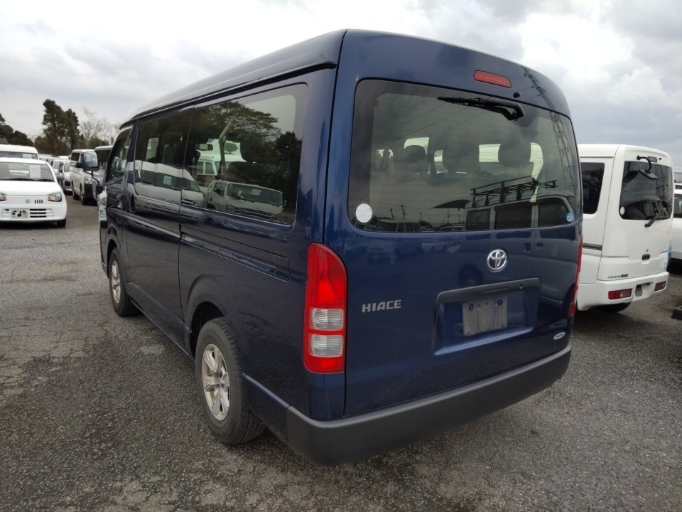 TOYOTA HIACE