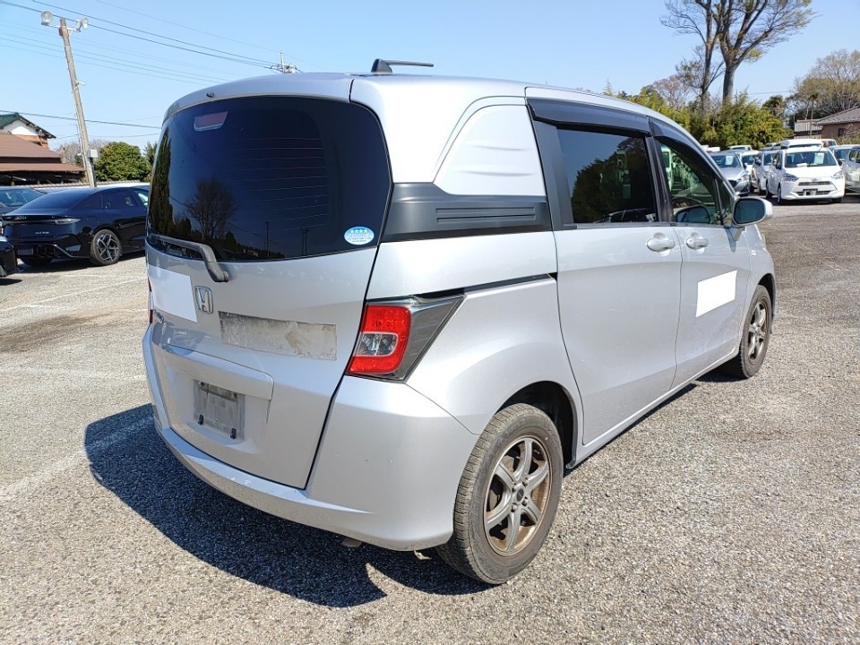 HONDA FREED SPIKE