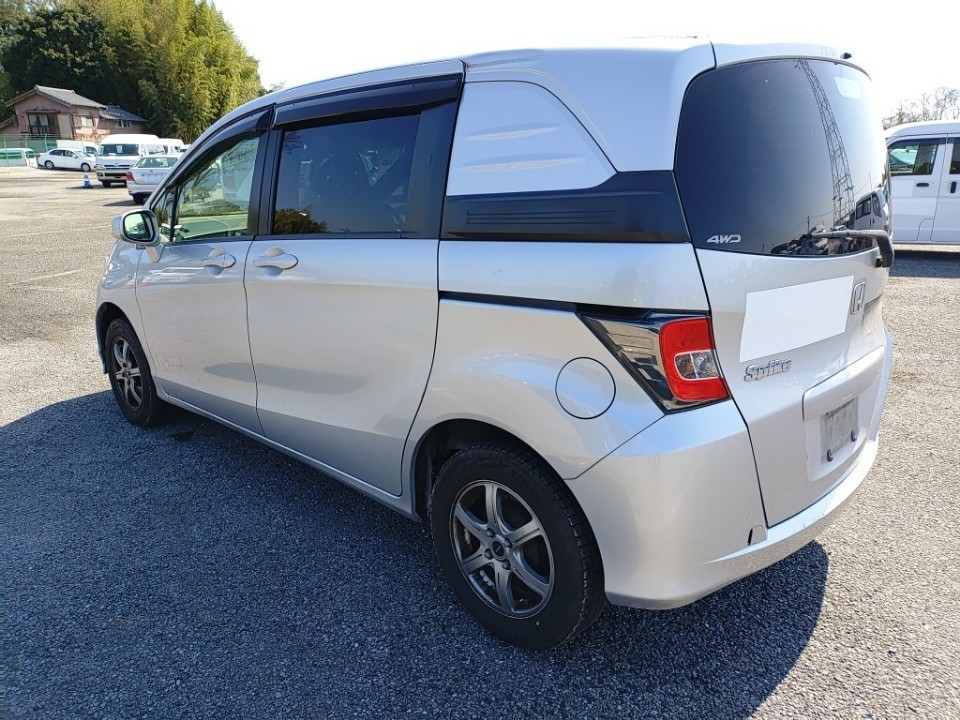 HONDA FREED SPIKE