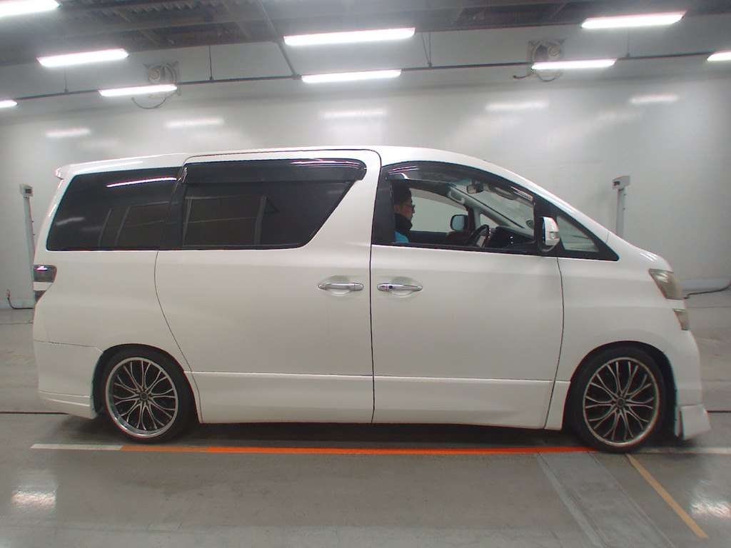 TOYOTA VELLFIRE