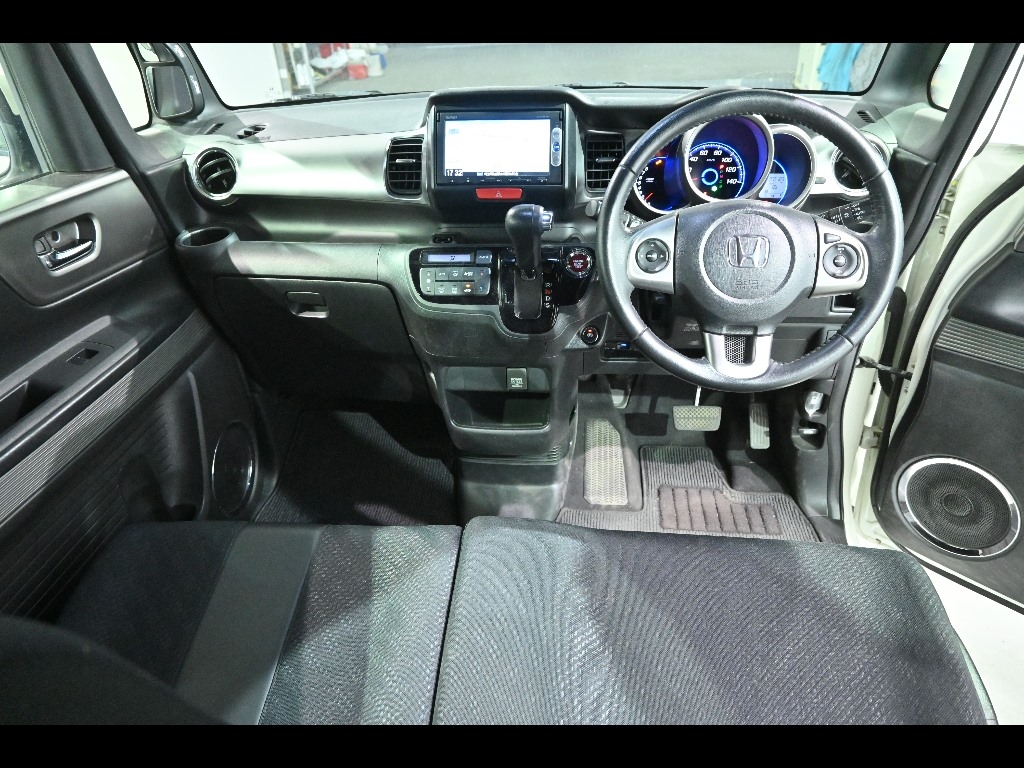 HONDA N-BOX SLASH