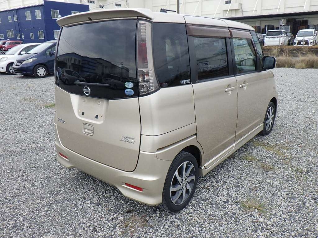 NISSAN ROOX