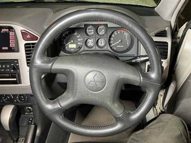 MITSUBISHI PAJERO