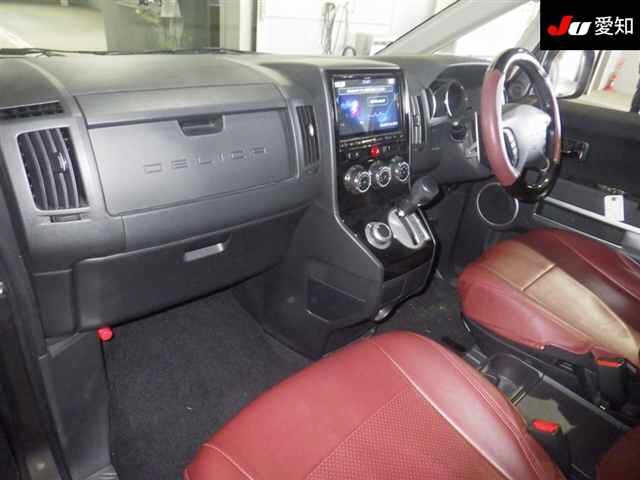 MITSUBISHI DELICA D:5