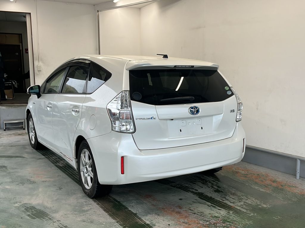 TOYOTA PRIUS ALPHA