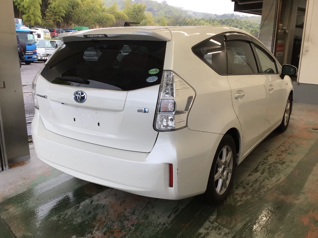 TOYOTA PRIUS ALPHA