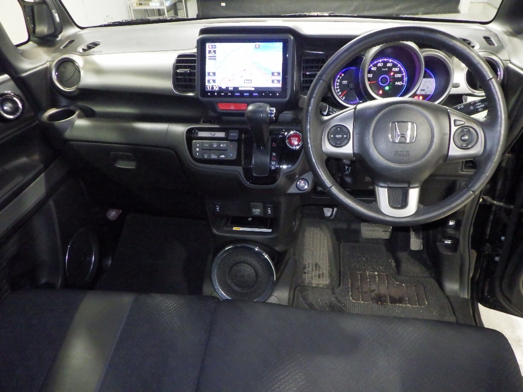 HONDA N-BOX SLASH