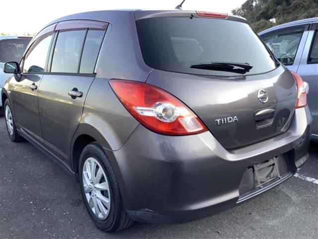 NISSAN TIIDA
