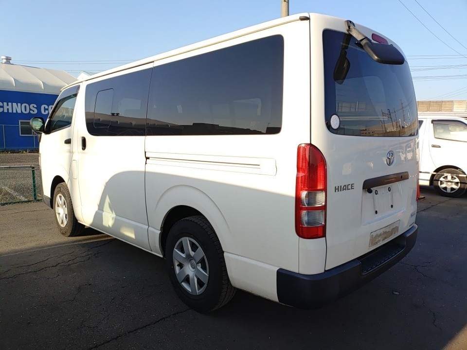 TOYOTA REGIUS ACE